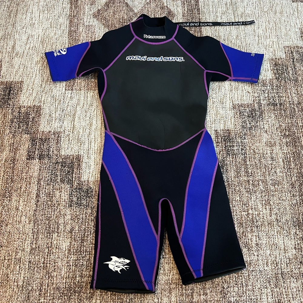 Maui and Sons blue and black wet suit